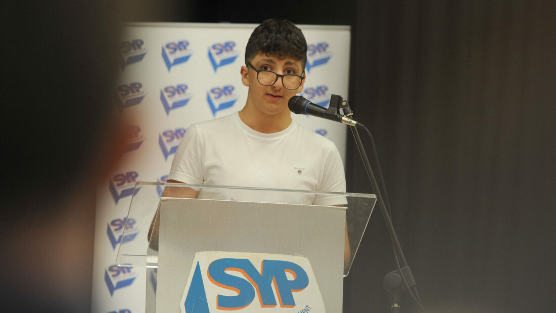 Omar Taher MSYP on stage giving his speech at SYP77