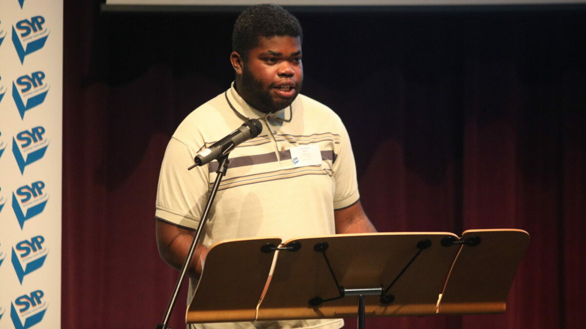 Cris on stage at SYP79